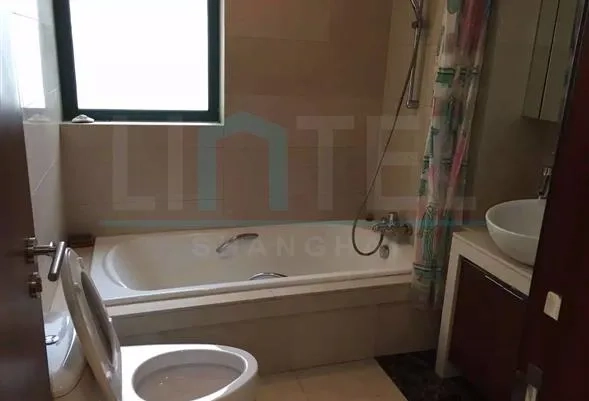 Rm 1202 No 1 Oriental Manhatton(4)