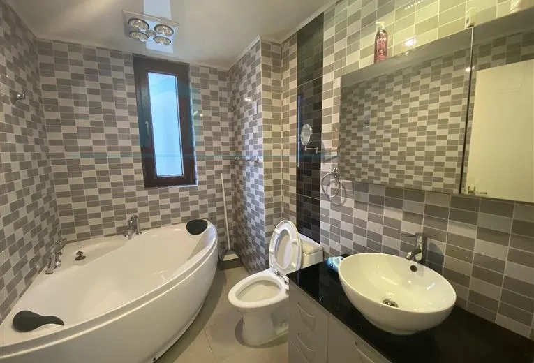 Rm 12B Royal Mansion(5)