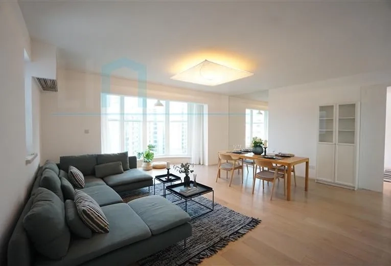 Rm 12C Royal Mansion