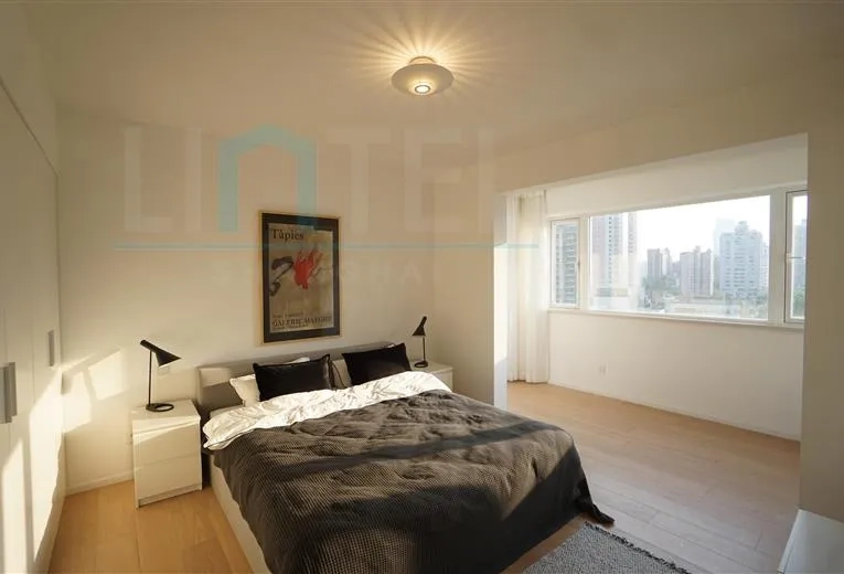 Rm 12C Royal Mansion(3)