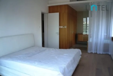 Rm 13A Walton Plaza(7)