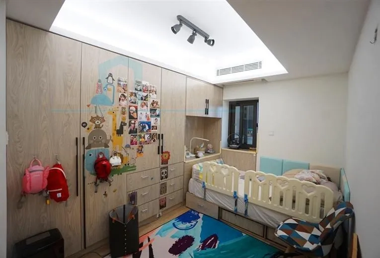 Rm 13E No 3 Ambassy Court(13)