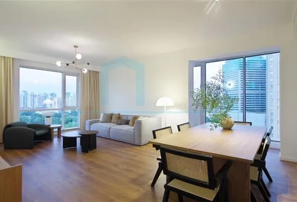 Rm 1401 No 5 Park View