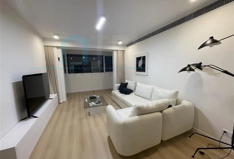 Rm 1502 No 18 Jing'an Riverside Garden