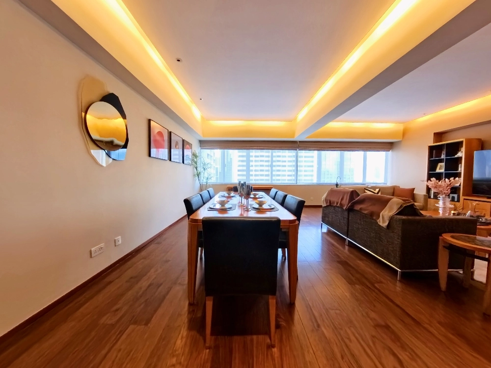Rm 1505 Wing W Shanghai Center(5)