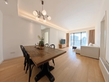 Rm 15A02 No 7 La Doll international