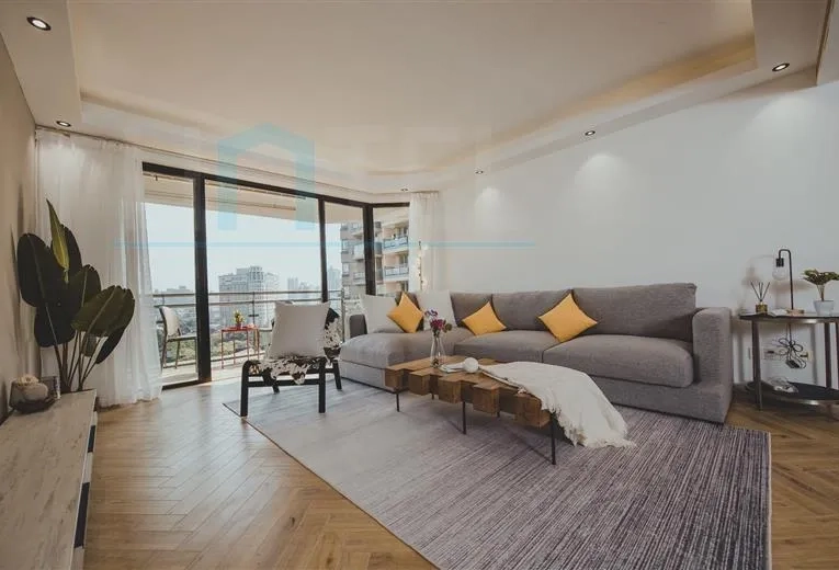 Rm 1601 No 3 Central Residence I