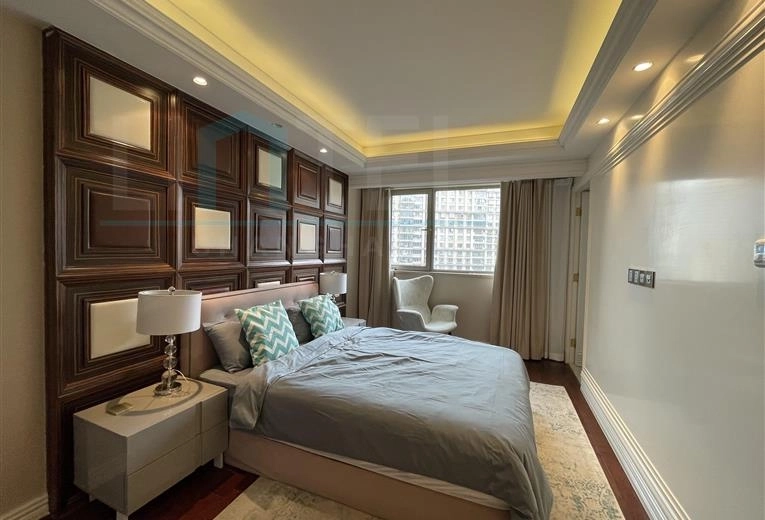 Rm 1602 No 3 Shanghai Bay Phase II(12)