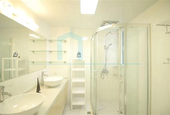 Rm 1602 No W6 Top of City(10)