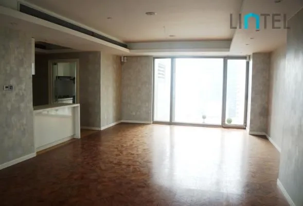 Rm 16A Huashan Square(2)