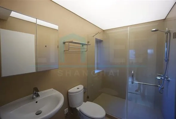 Rm 16A No 1 Ambassy Court(14)