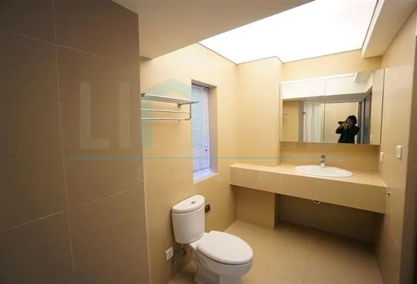 Rm 16A No 1 Ambassy Court(10)