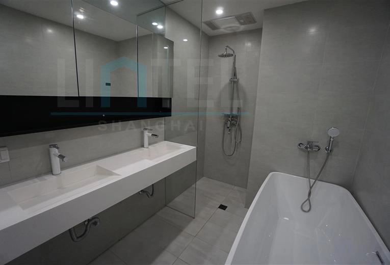 Rm 1701 No 7 Manhattan Heights(9)