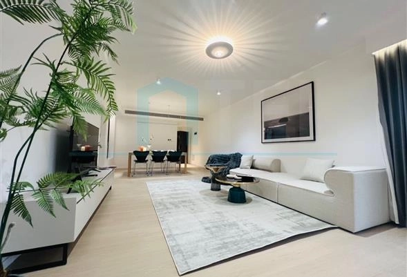 Rm 1706 No 10 Century Metropolis