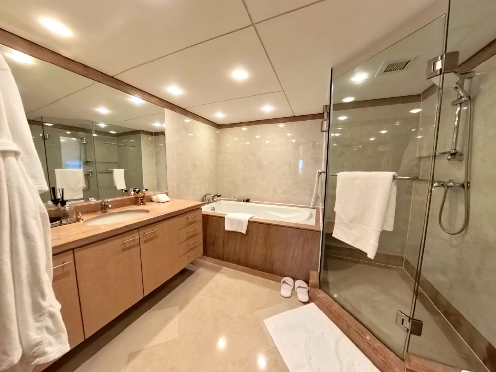 Rm 1712 No W Shanghai Center(6)