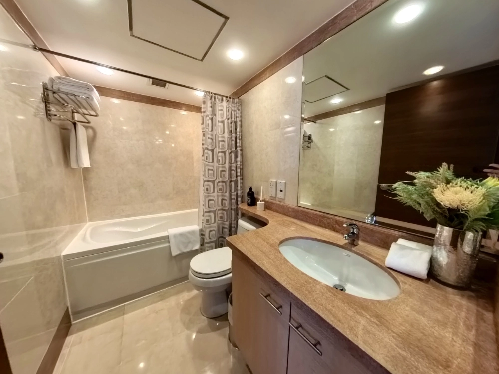 Rm 1712 No W Shanghai Center(10)
