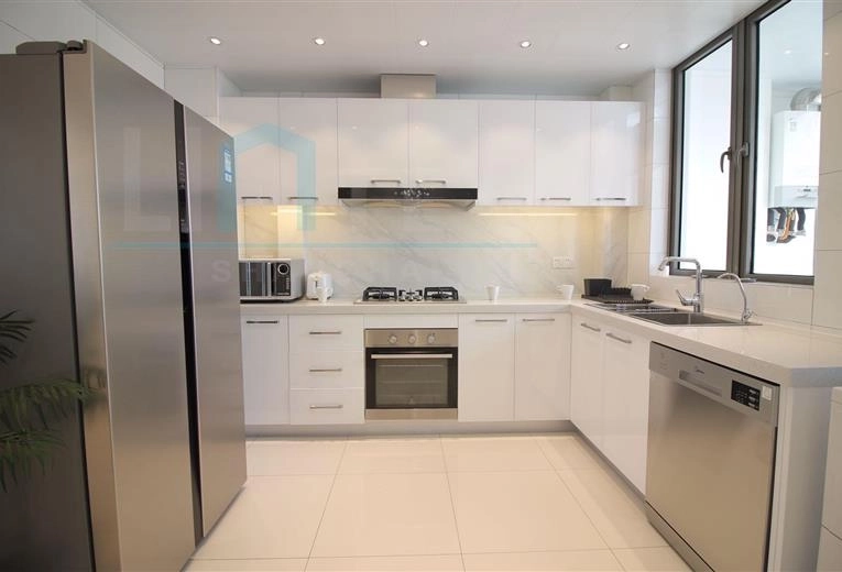 Rm 1802 No W6 Top of City(5)