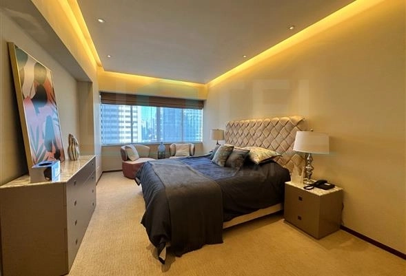 Rm 1809 No W Shanghai Center(7)