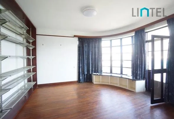 Rm 20 No 1206 Huaihai middle Road(7)