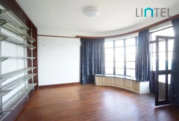 Rm 20 No 1206 Huaihai middle Road(7)