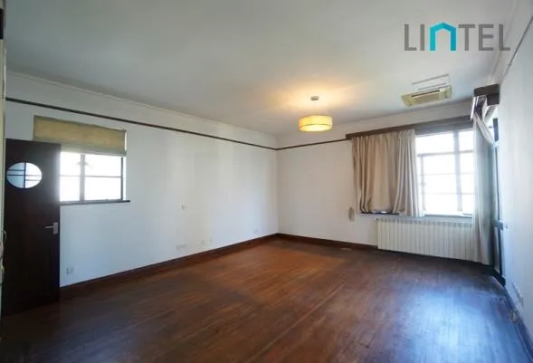 Rm 20 No 1206 Huaihai middle Road(10)