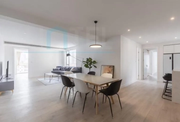 Rm 2001 No 5 Manhattan Heights