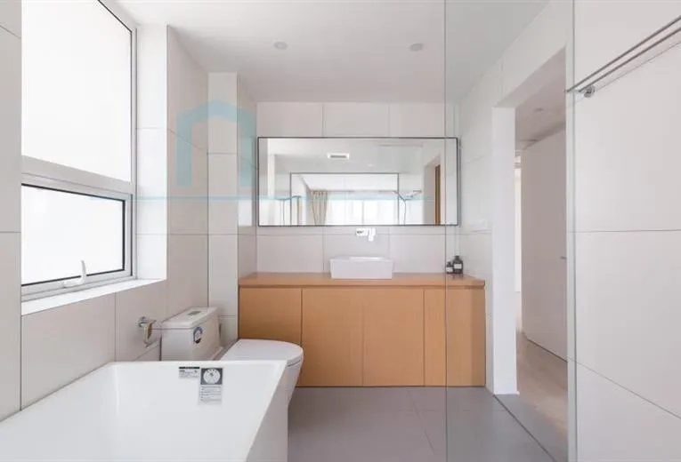 Rm 2001 No 5 Manhattan Heights(8)