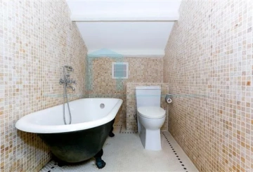 Rm 201 No 139 Changshu  Road(9)