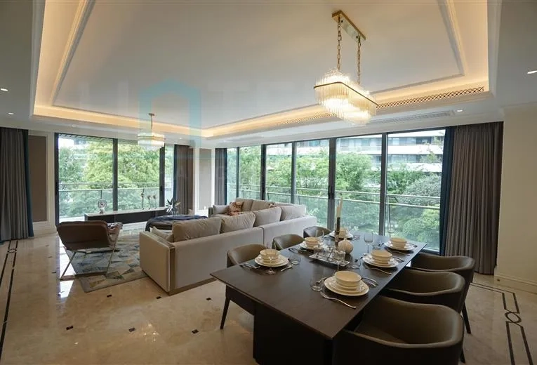 Rm 202 No 10 One Riviera Park