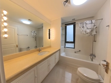 Rm 202 No 3 Green Court I(15)