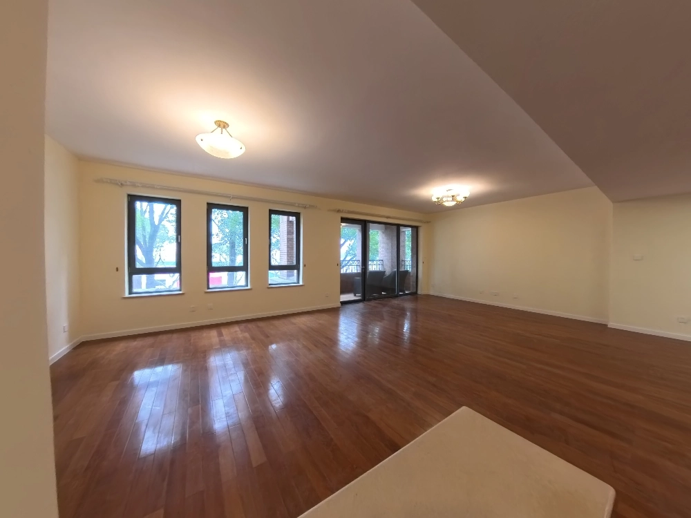 Rm 202 No 3 Green Court I(3)