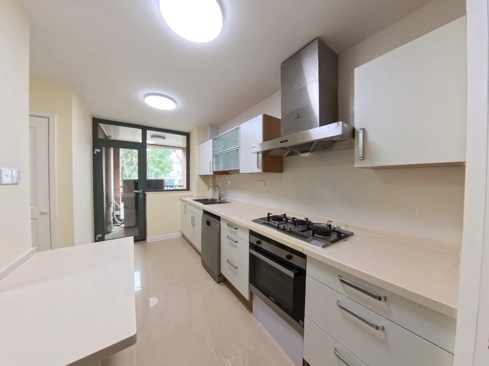 Rm 202 No 3 Green Court I(6)