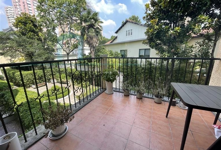 Rm 204 No 83 Wuxing Road(2)