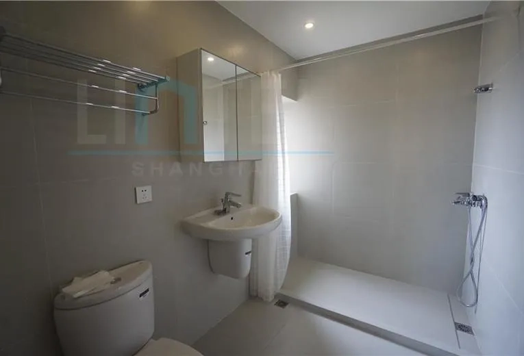 Rm 20D No 3 Ambassy Court(10)