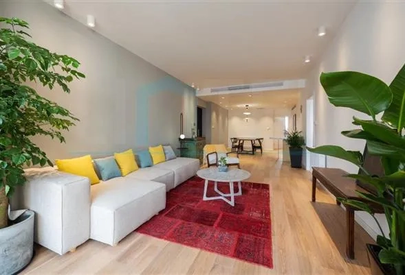 Rm 2106 No 3 Manhattan Heights(2)