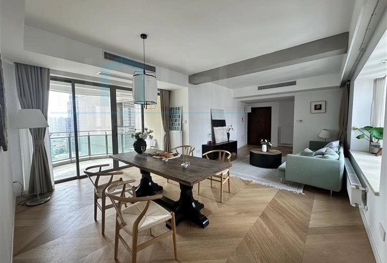 Rm 2201 No 5 Jing'an Four Seasons