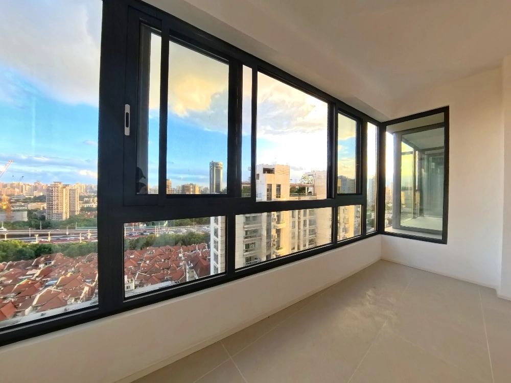 Rm 2201 No D22 Top of City(2)