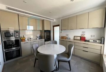 Rm 2202 No 7 Edifice(4)