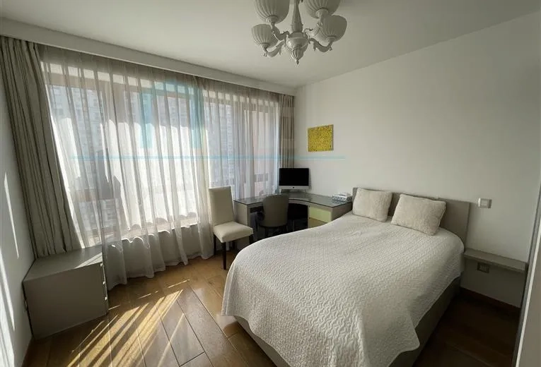 Rm 2202 No 7 Edifice(9)