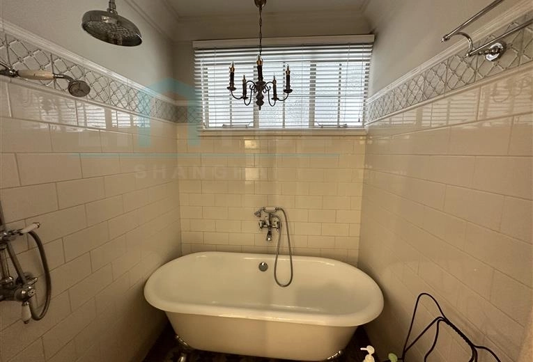 Rm 226 No 400 North Suzhou Road(12)
