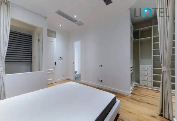 Rm 230 No 370 North suzhou Road(7)