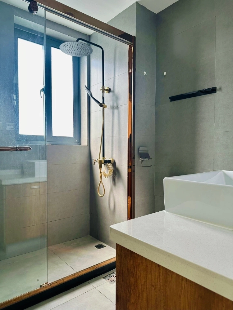 Rm 2302 No 1 Phoenix Garden(8)