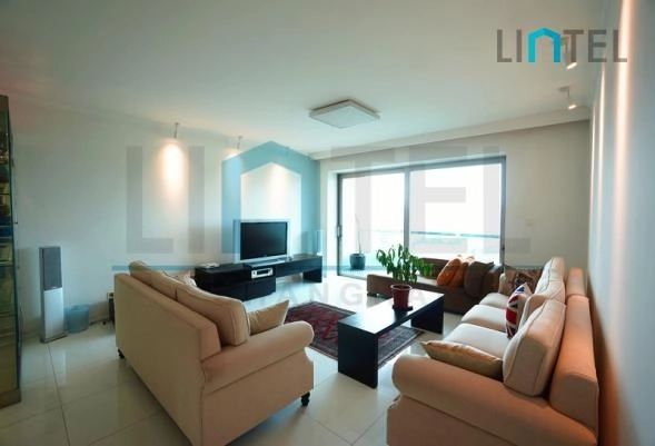 Rm 2501 No 1 Wellington Garden