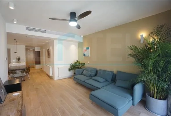 Rm 2502 No 4 Eight Park Avenue(2)