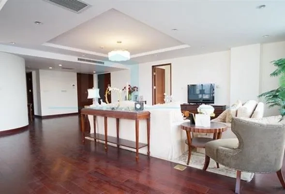 Rm 2601 River House(3)