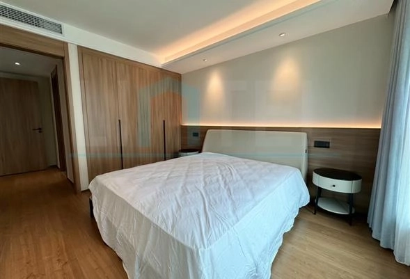 Rm 2603 No 4 Eight Park Avenue(7)
