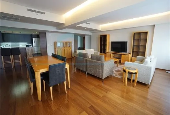 Rm 2712 No W Shanghai Center(4)