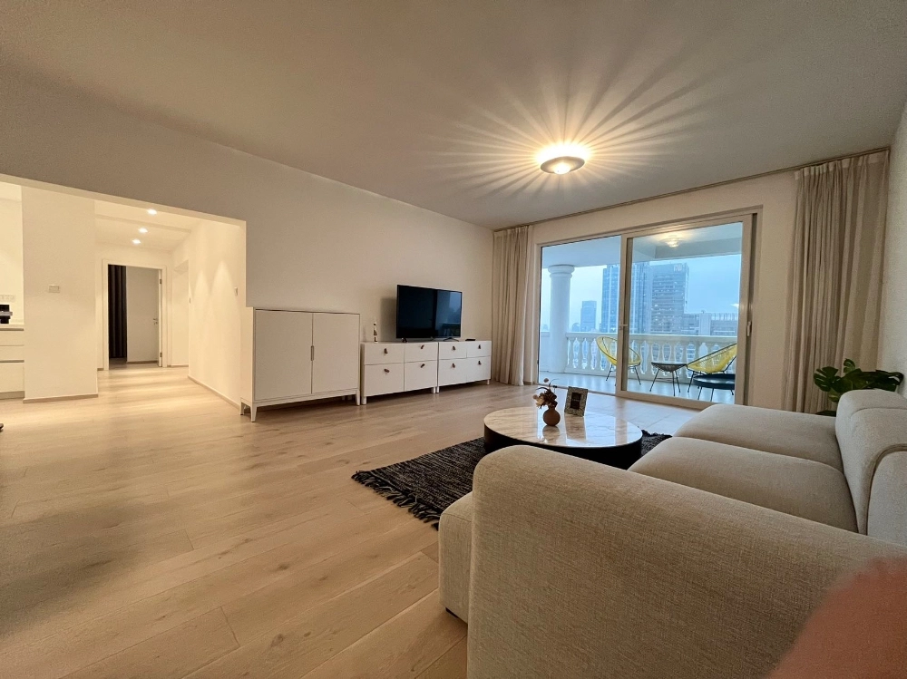 Rm 27C No A Ming Garden