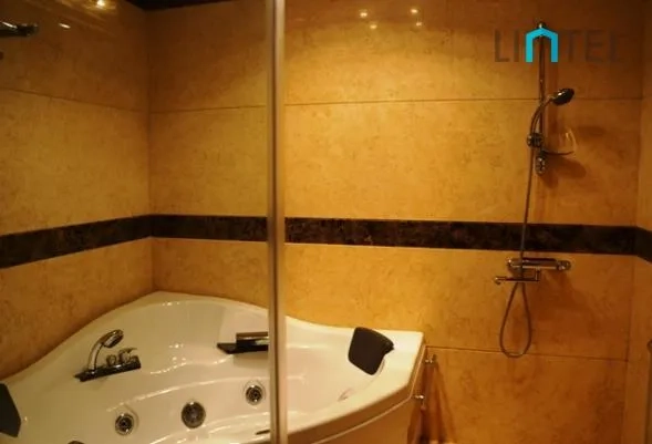 Rm 2802 No 2 Kings Park(8)