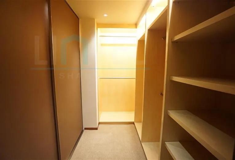 Rm 2902 Wing E Shanghai Center(13)